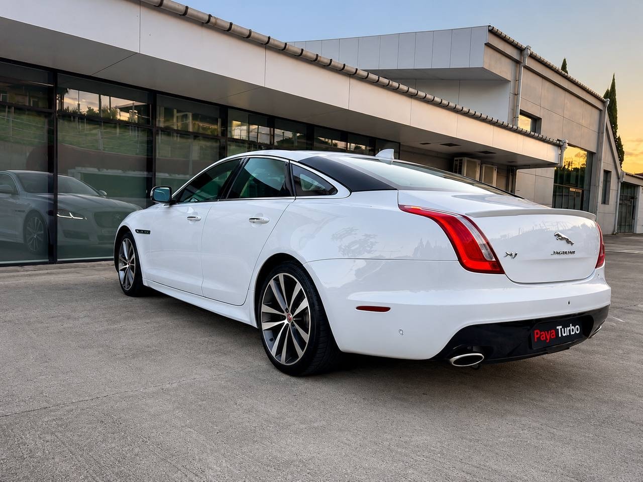 جگوار XJ,R Sport